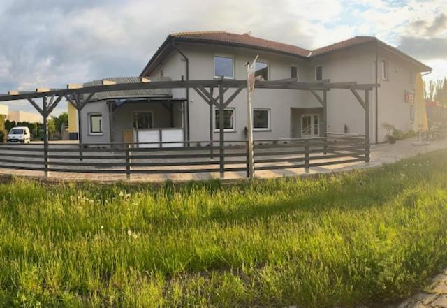 Apartamenty Zatorze Лешно Экстерьер фото